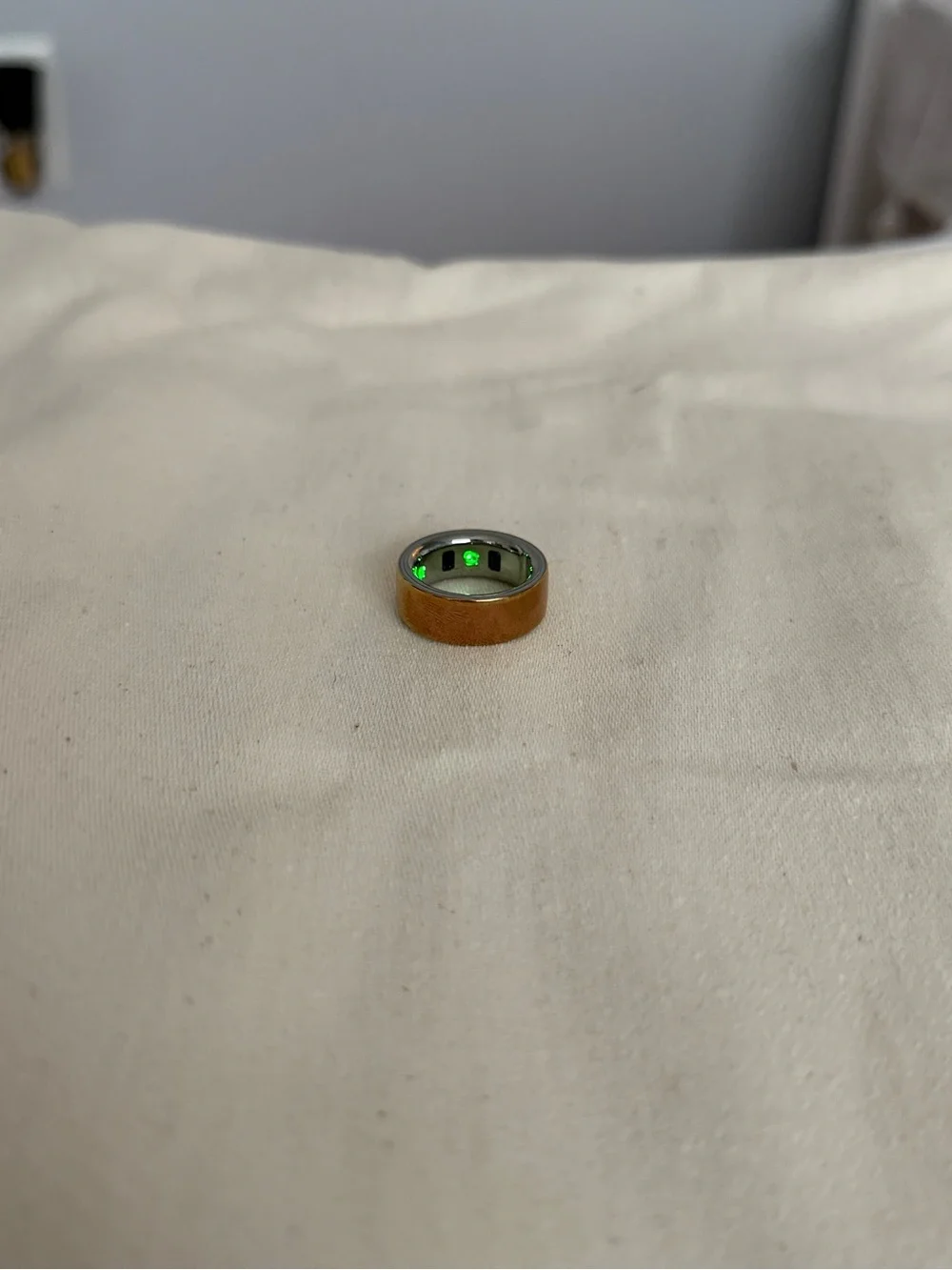 Oura Ring Gen 4 rose gold size 7 with original box and Charger